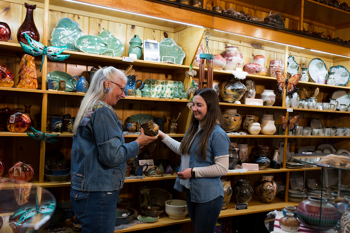 wall drug patron shopping